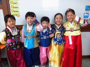 The same class, beautified in their hanboks and ready to celebrate the new year!